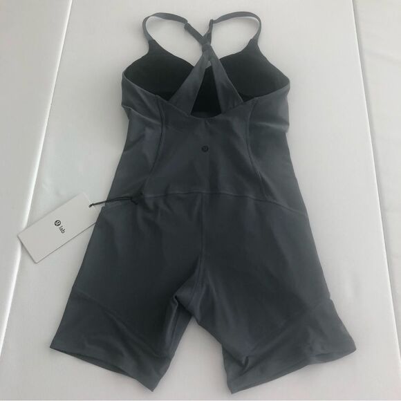 Lululemon lab Nulux and Mesh One-Piece 8" Anchor - Picture 14 of 17
